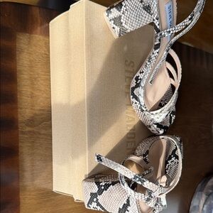 Steve Madden Black and Cream Snake Print Heels